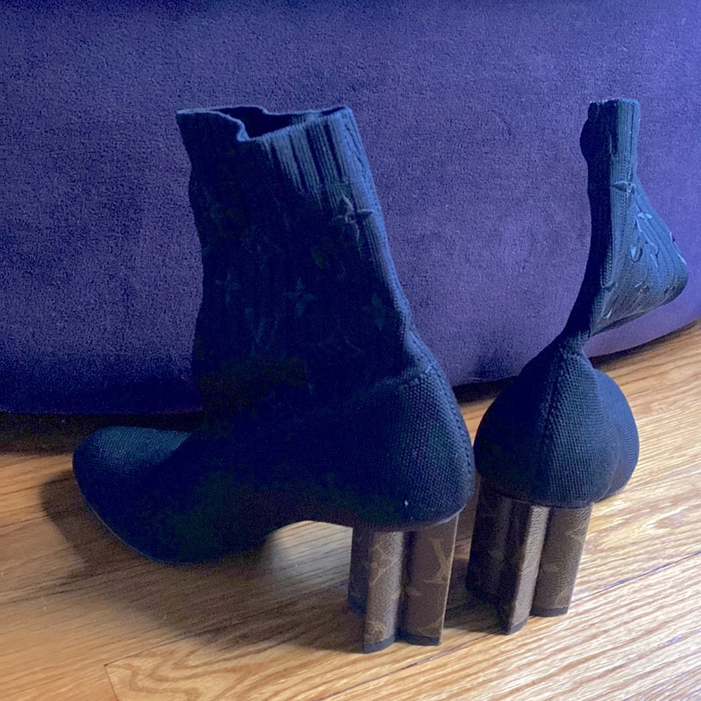 Gorgeous like new Louis Vuitton Booties